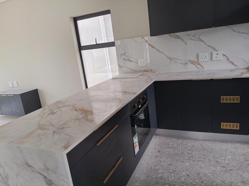 To Let 3 Bedroom Property for Rent in Uitzicht Western Cape